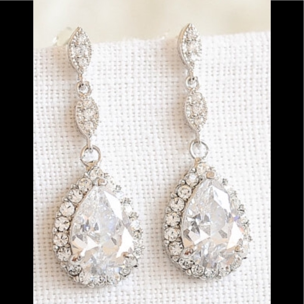 Crystal Dangle Drop Earrings. Bridal | Pageant